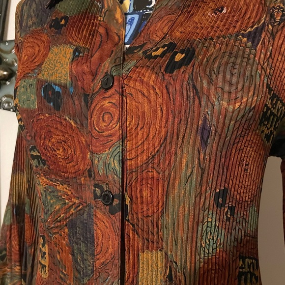 Beautiful top - Picture 2 of 5